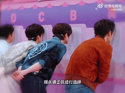 吓到的是孟佳尖叫的是孔雪儿 孟佳和赖伟明隔板抽开对视那一下，孟佳害羞低头，赖伟明