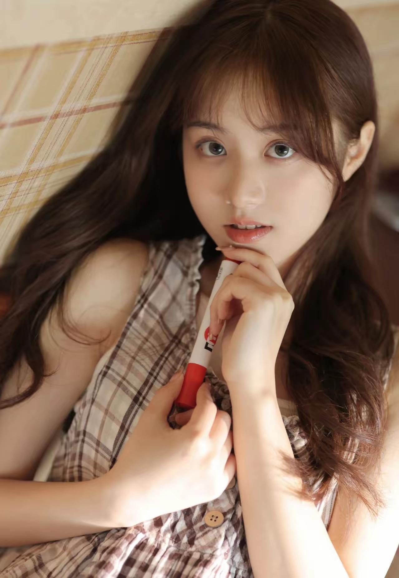 慵懒午后，少女心事上围丰满的女生适合什么样的穿搭 如何穿得优雅有气质