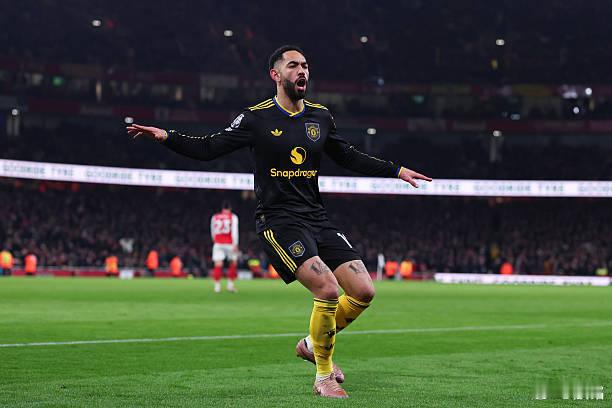 阿森纳2比3曼联  突然间，突发奇想，不会卡里克率领曼联一直赢下去吧？反正也没其