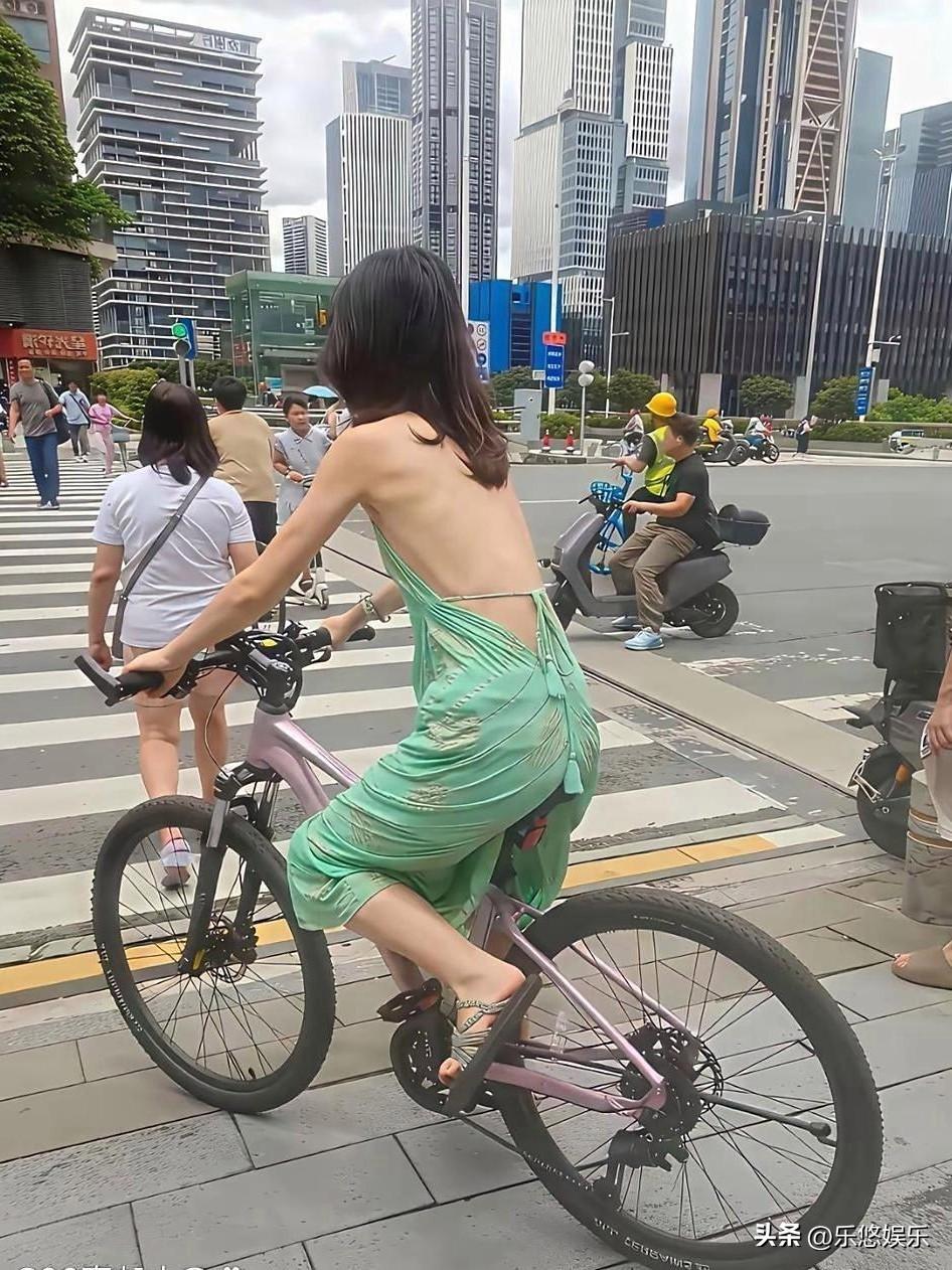 女子真敢穿，穿成这样也敢出门，性感女性穿搭。