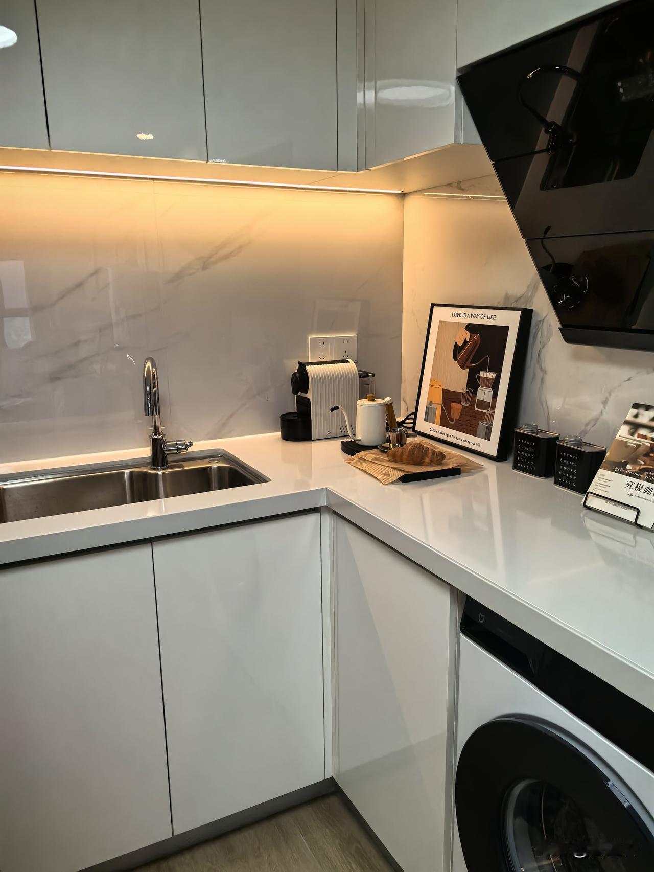 今天着迷地看了3个小时的断舍离短片，我发现并总结了一下，其实大多数国人家里有6样