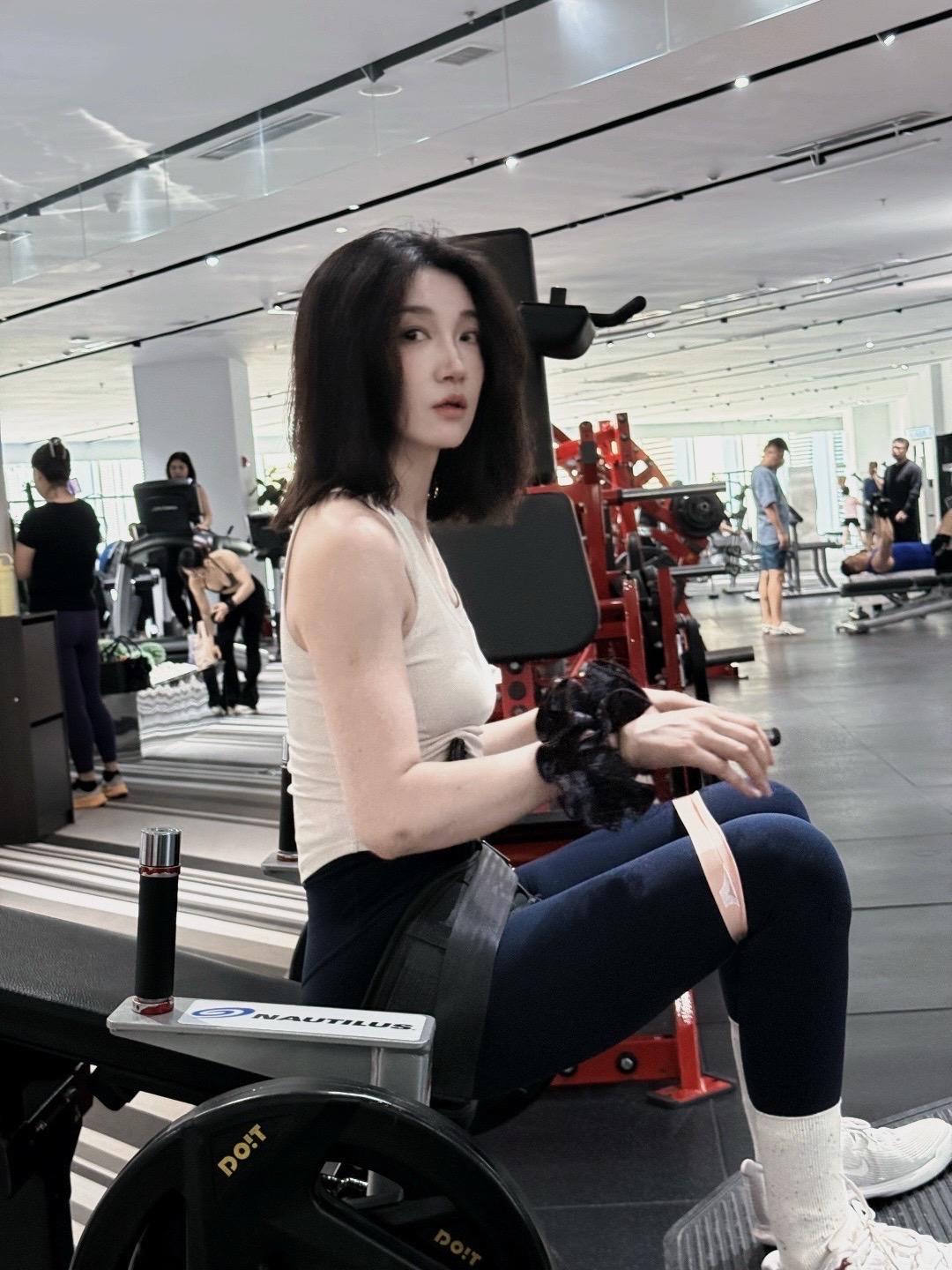 没钱了就跟姐说,姐告诉你穷日子怎么过