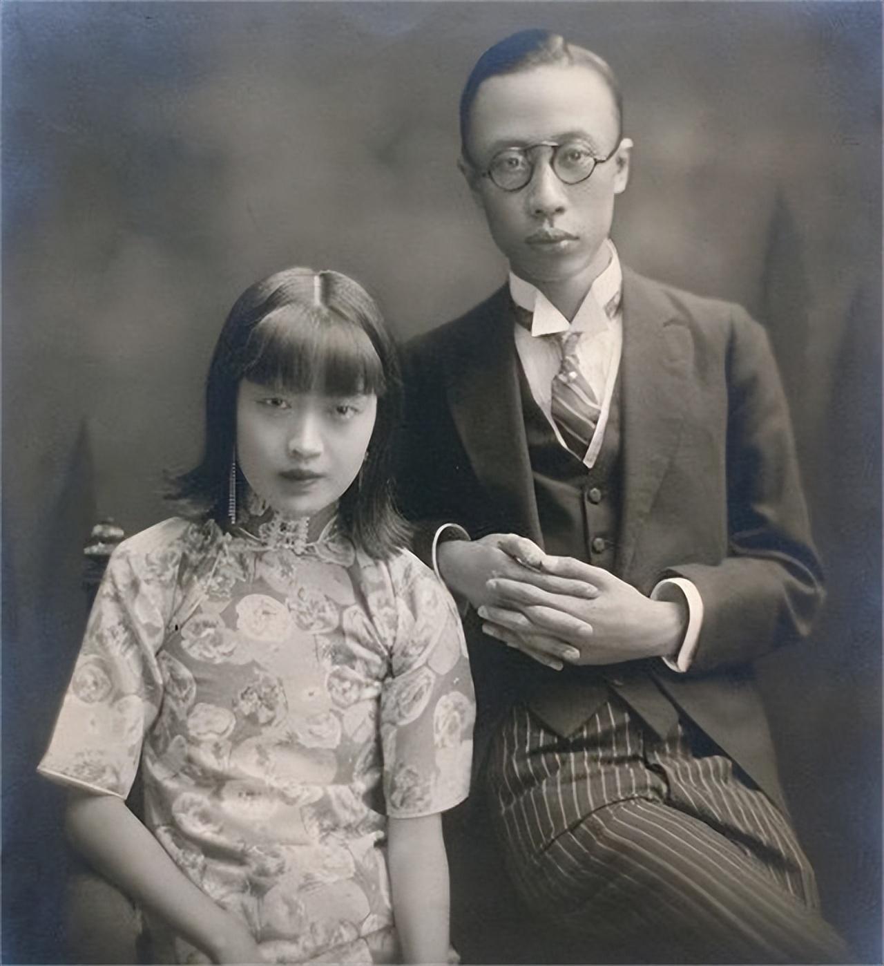 [微风]1935年，溥仪发现婉容怀孕并且将近临产。此时的他愤怒不已，下令：“给我