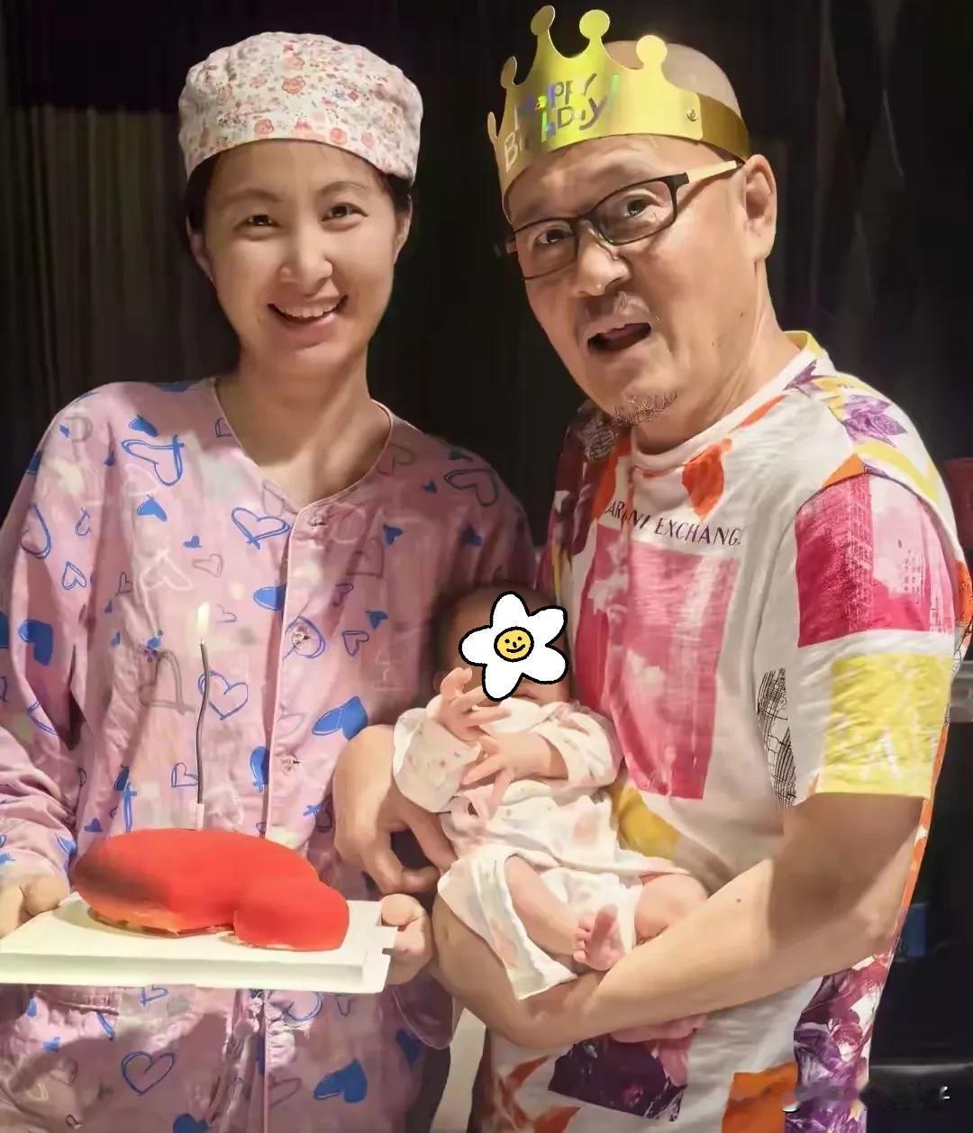 知名歌手李进老来得子，宝宝体重6斤2两，小娇妻很漂亮！
8月10日，资深媒体人杜