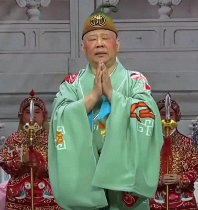 前脚刚罚完郭德纲，后脚朱之文“顶风作案”？台儿庄演出再次引争议！
 
7月24日