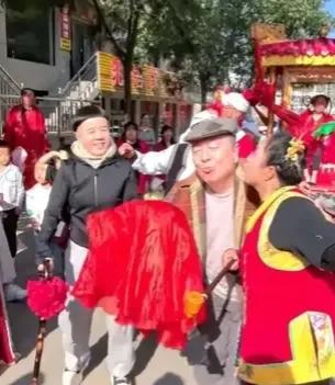 哈哈哈，这不是职业病是啥，简直就是一对活宝。还是做儿童工作好，永远保持一颗童心，