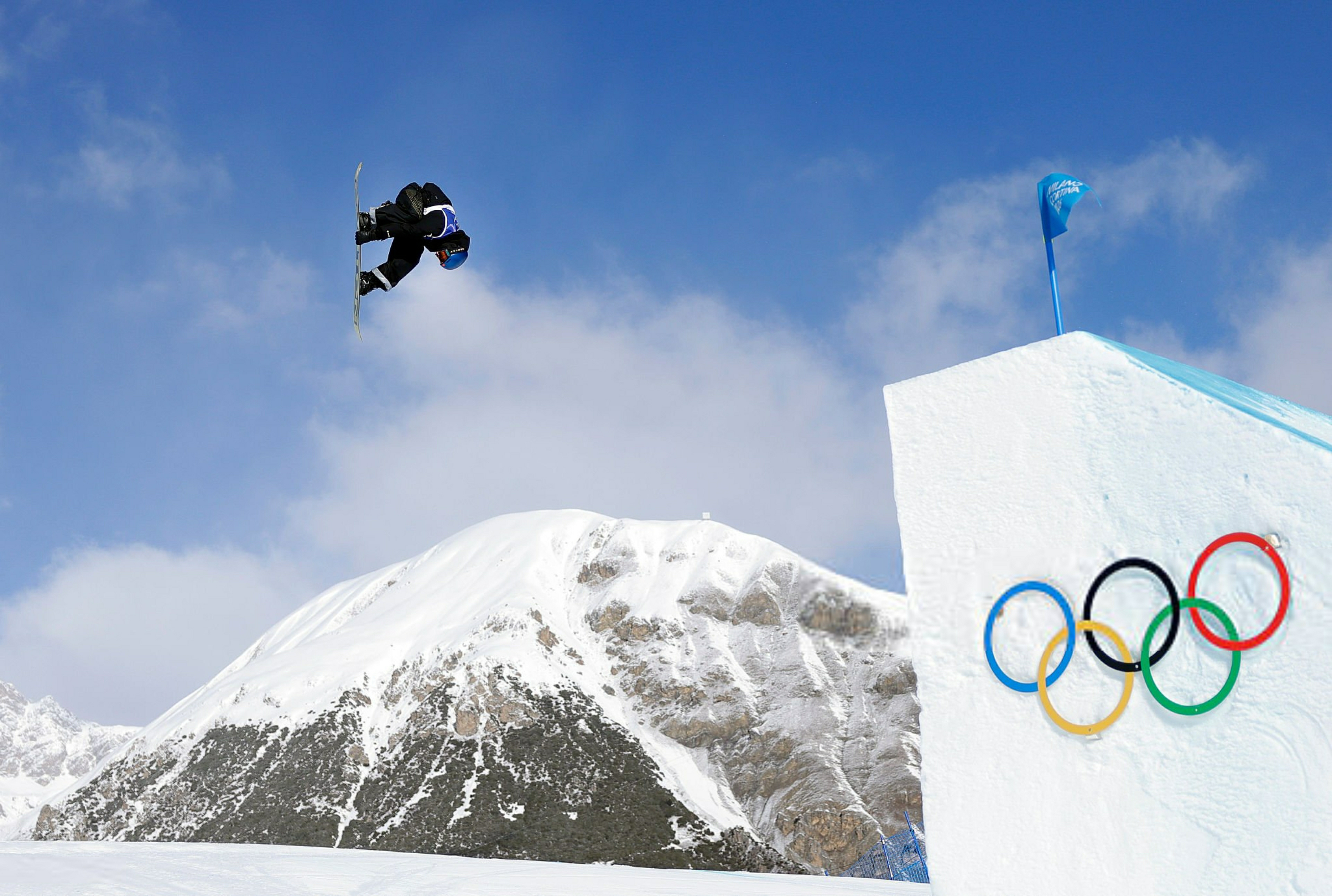米兰冬奥会男子单板滑雪坡面障碍技巧资格赛，苏翊鸣凭借第二轮得到的72.78分位居