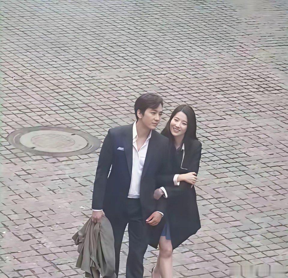 据说是刘亦菲的前男友，这好像是她唯一传过绯闻的人吧 ​​​