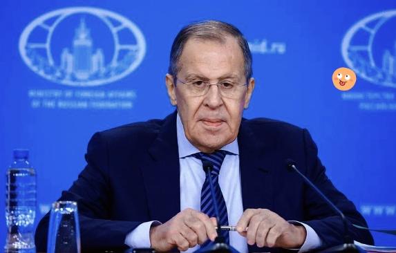 4月25日，莫斯科突然甩出一记震碎全球政坛的“重磅炸弹”！干了快20年外长的拉夫