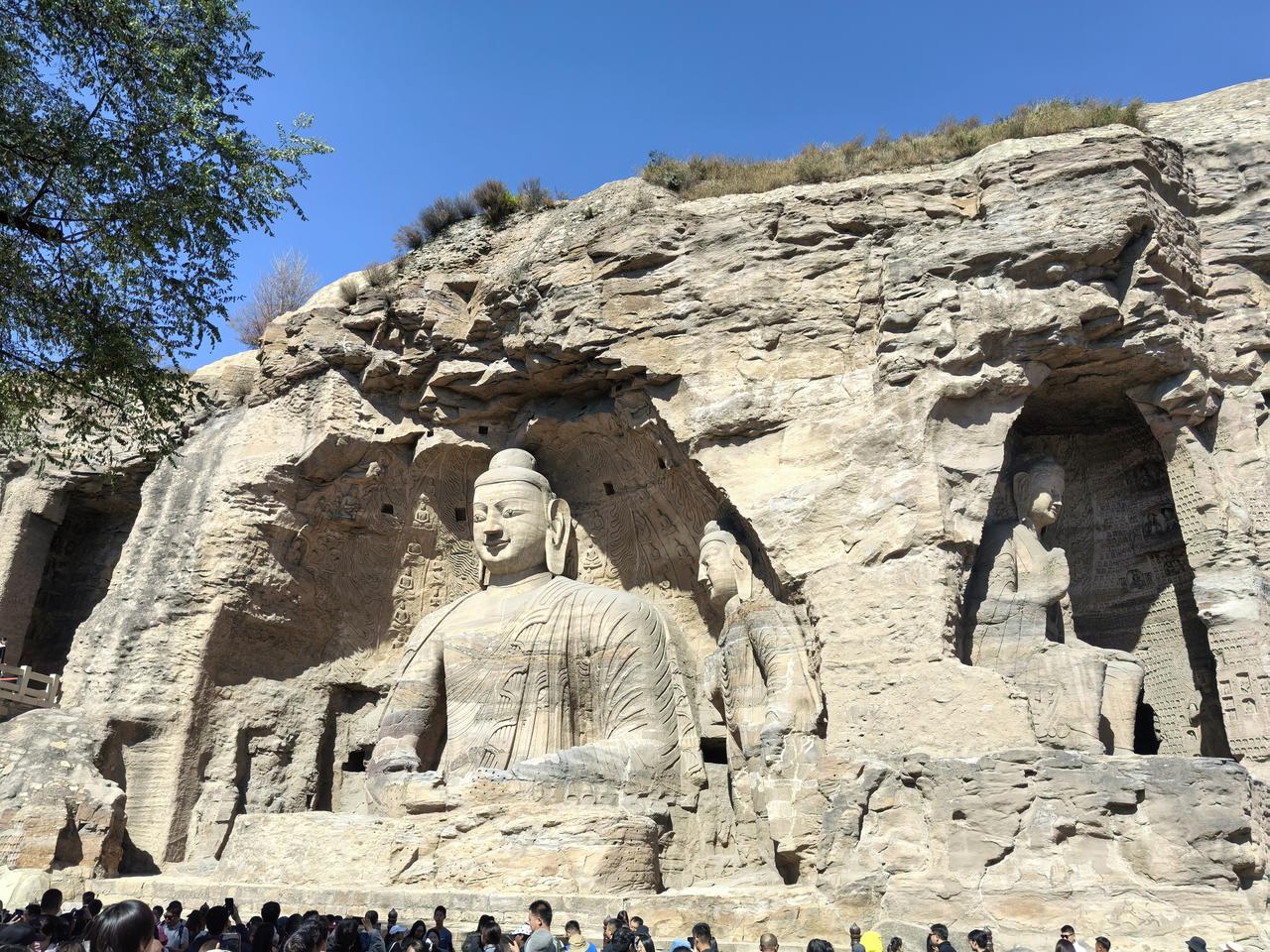 一个景点要排队3小时，人太多了[泪奔][泪奔][泪奔]大家假期去哪里玩了，有没有