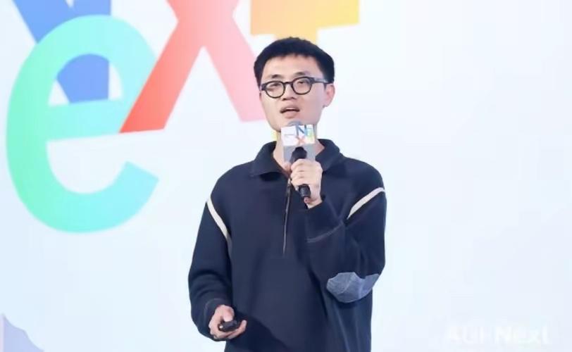 deepseek的梁文峰聪明还是阿里千问的林俊暘聪明呢。
我想都差不多。
只不过