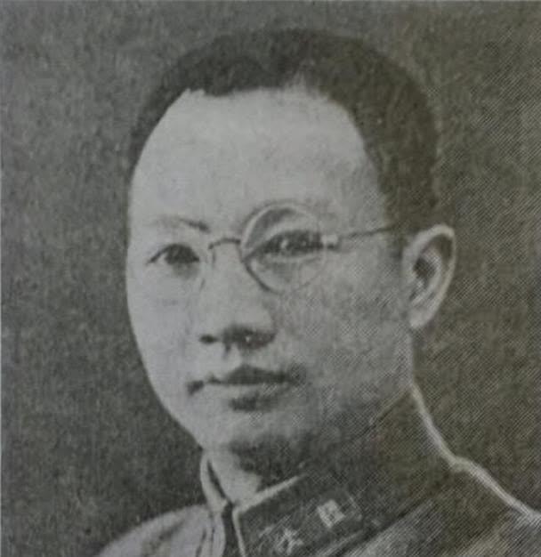 1949年，国民党军长刘伯龙得知一个军官向他妹妹提亲，勃然大怒，派人在路上埋伏，