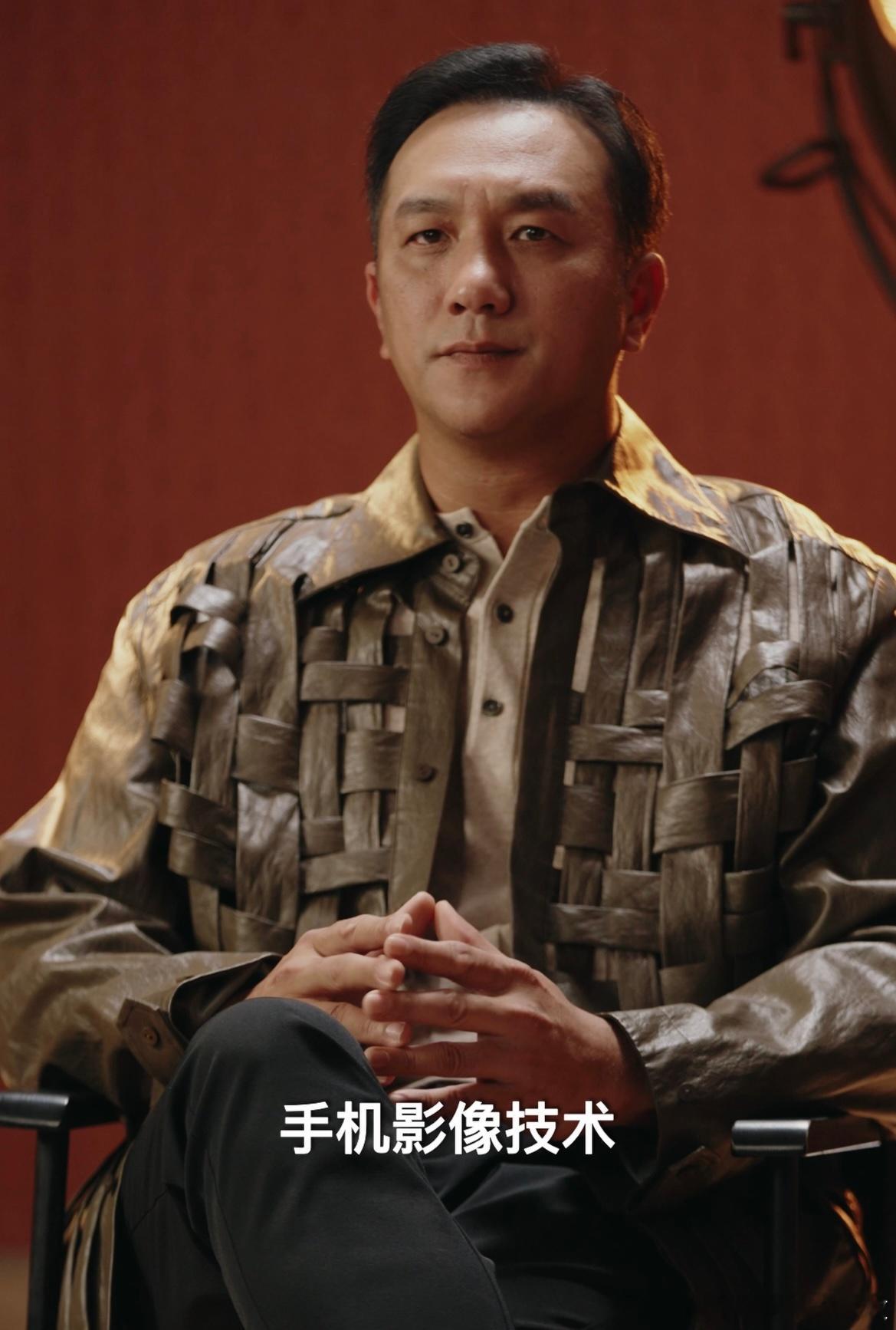 黄觉见证影像工具迭代，从依赖专业设备到揣着Mate80即可创作。《横·竖》印证了