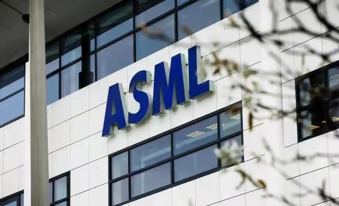 200亿留不住ASML！光刻机巨头逃离荷兰，真相太现实
 
万万没想到！荷兰砸2