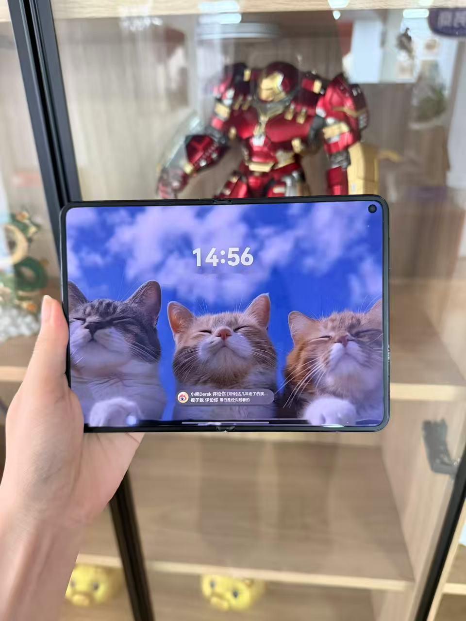 看了下三星阔折叠，还是华为这个更香啊

听说三星阔折叠z fold 8很火📱