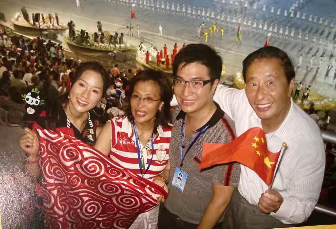 徐子淇的婆婆不在她身边，因为她公婆离婚了。她也没有妯娌，因为李家诚唯一的哥哥没有