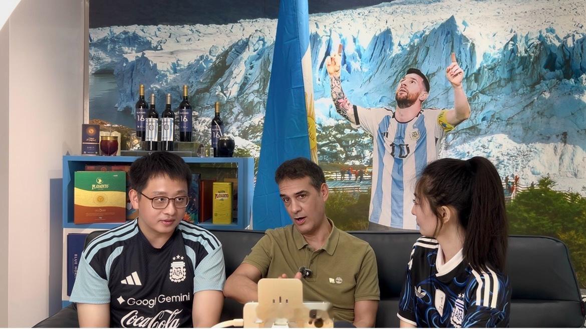 喝大但是办了很多正事的一天，参加了阿根廷国庆日活动，专访了阿根廷驻沪总领事（节目