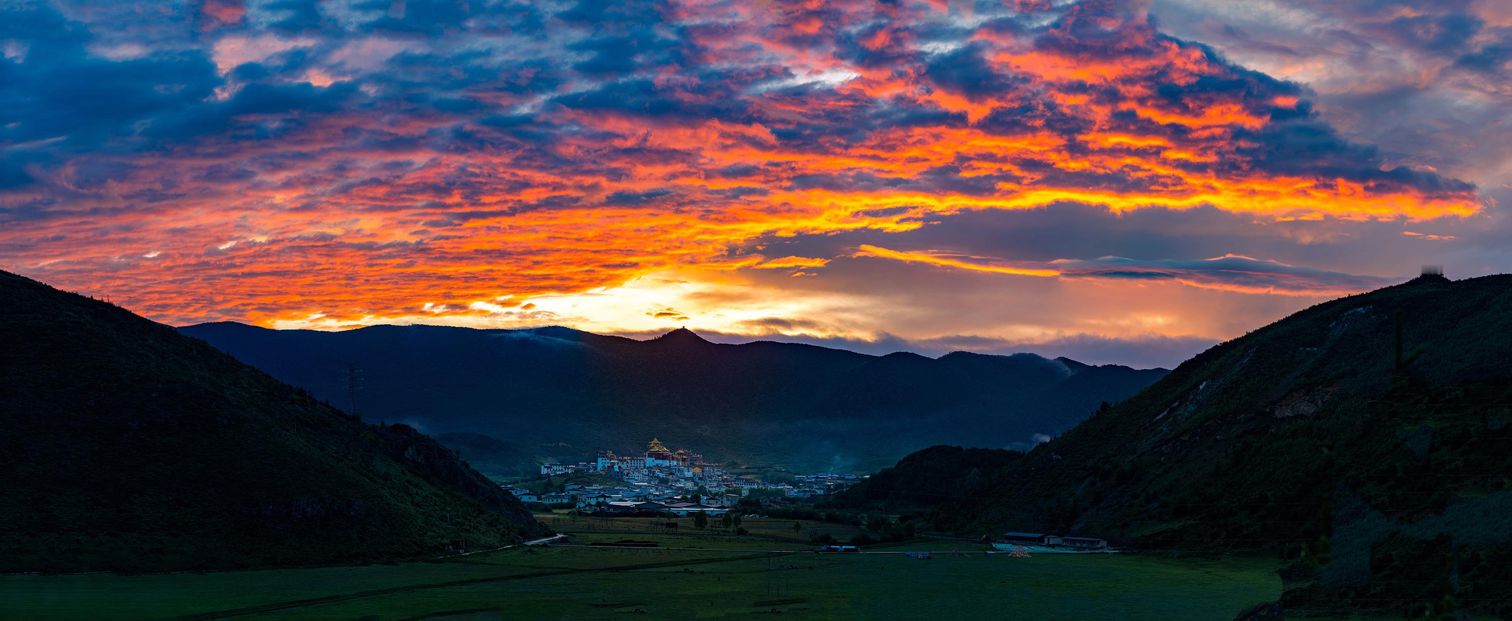 2.8亿像素，松赞林寺日出火烧云，视觉震撼无法抵挡！📸尼康Z6III，180-