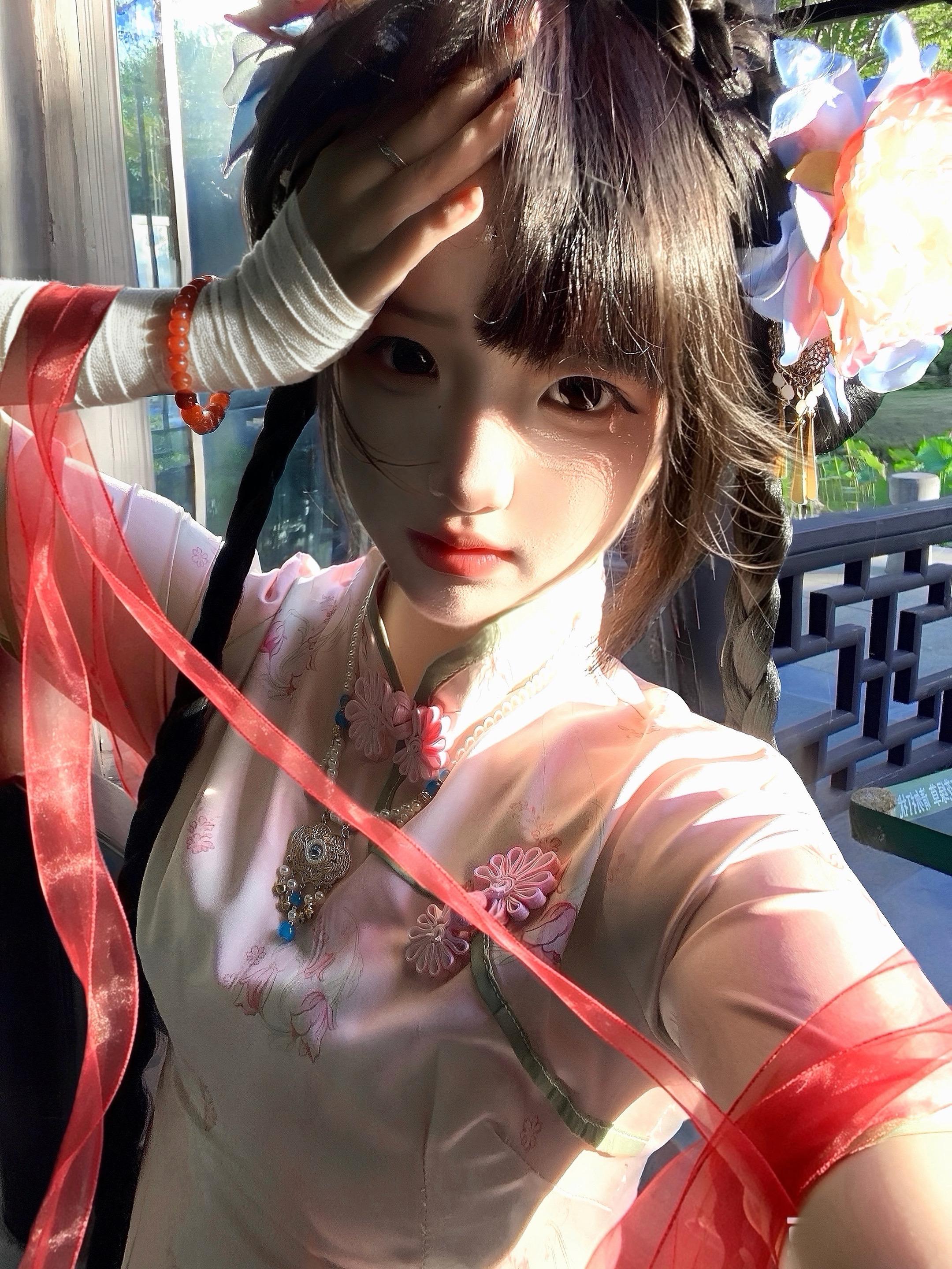 本想潜心苦修无情道 可抬眸一瞬偏偏看见了你