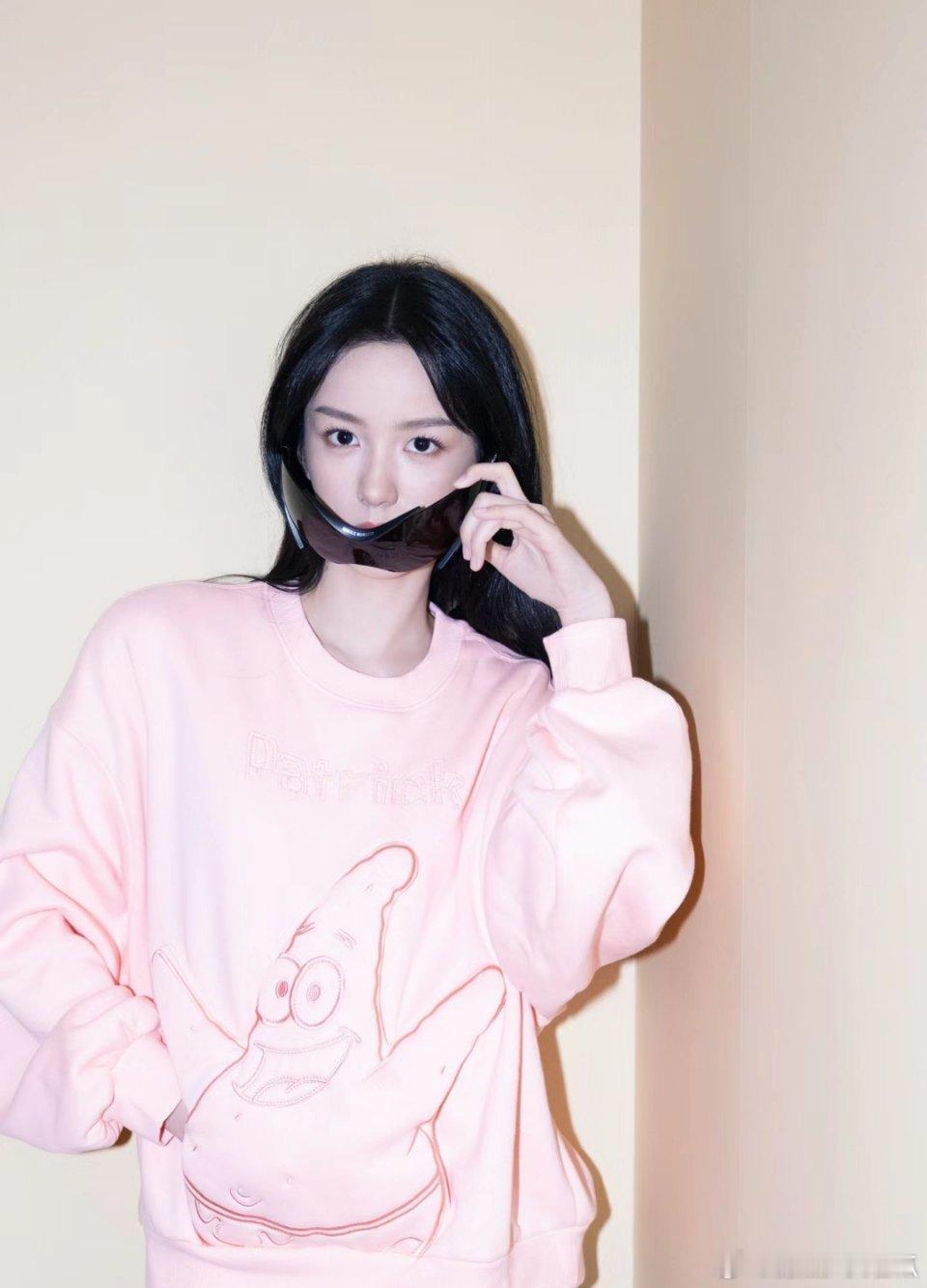 怎么可以有人穿个卫衣就随随便便美成这样了? ​​​