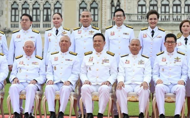 泰国政坛这一次可是“彻底变天”了！佩通坦估计做梦都没想到，老部下阿努廷一上台，就