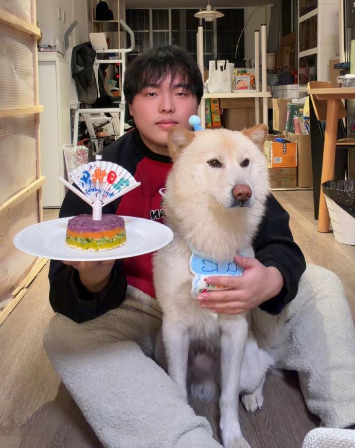 桃黑黑给兜兜自制的蛋糕！祝这个兜兜生日快乐！ 