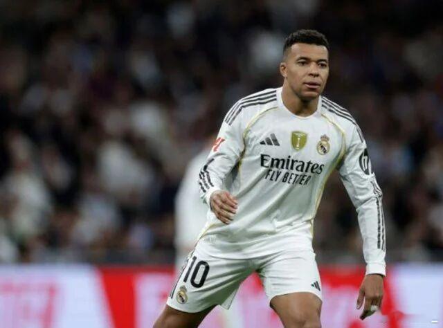 姆巴佩腿部不适缺席周中欧冠▼ 本周中欧冠，皇马将在主场迎战曼城。塞尔电台称，姆巴