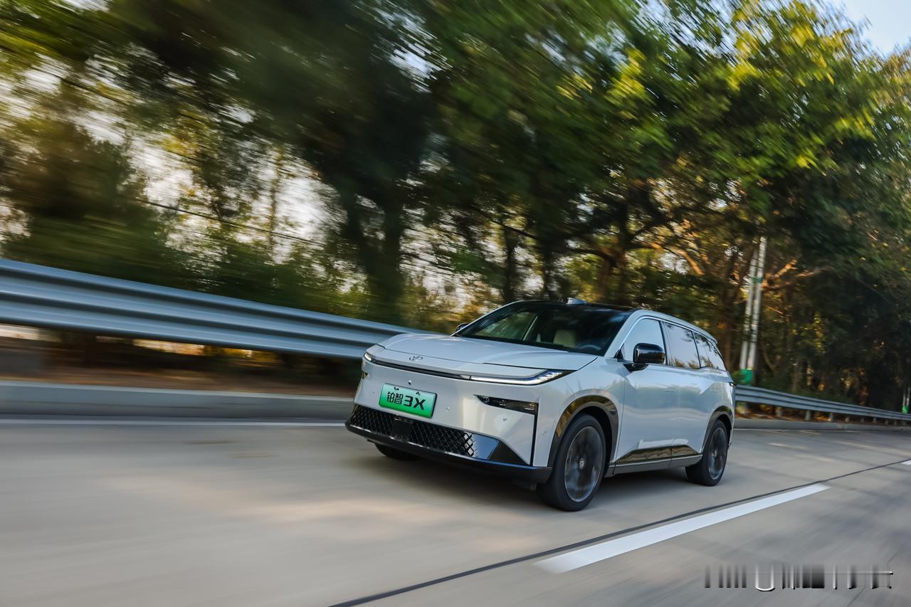 谁能想到铂智3X上市一年就这么顶，8万辆交付还拿了五个月合资新能源销冠，10-1