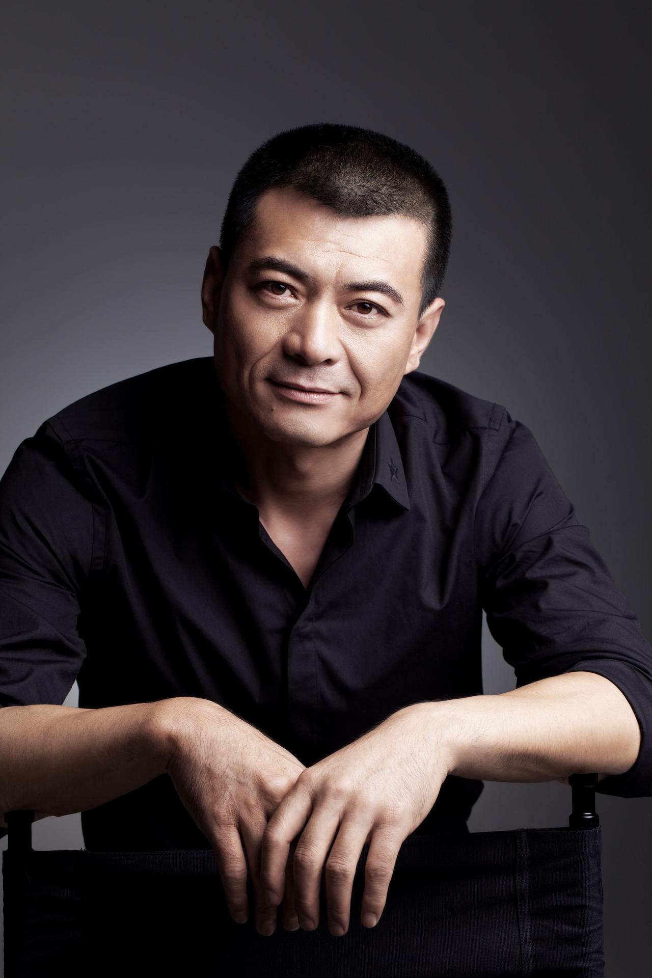 主持人，李静，采访秦海璐说，你演了这么多戏，见过这么多男演员，怎么就看中王新军了