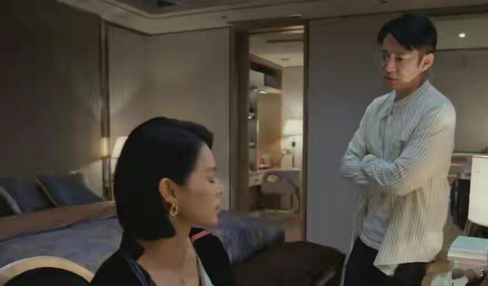 《蛮好的人生》邱丽苏跟胡曼黎是情敌、死对头，两人肯定互相看不顺眼，尤其是现在丁致