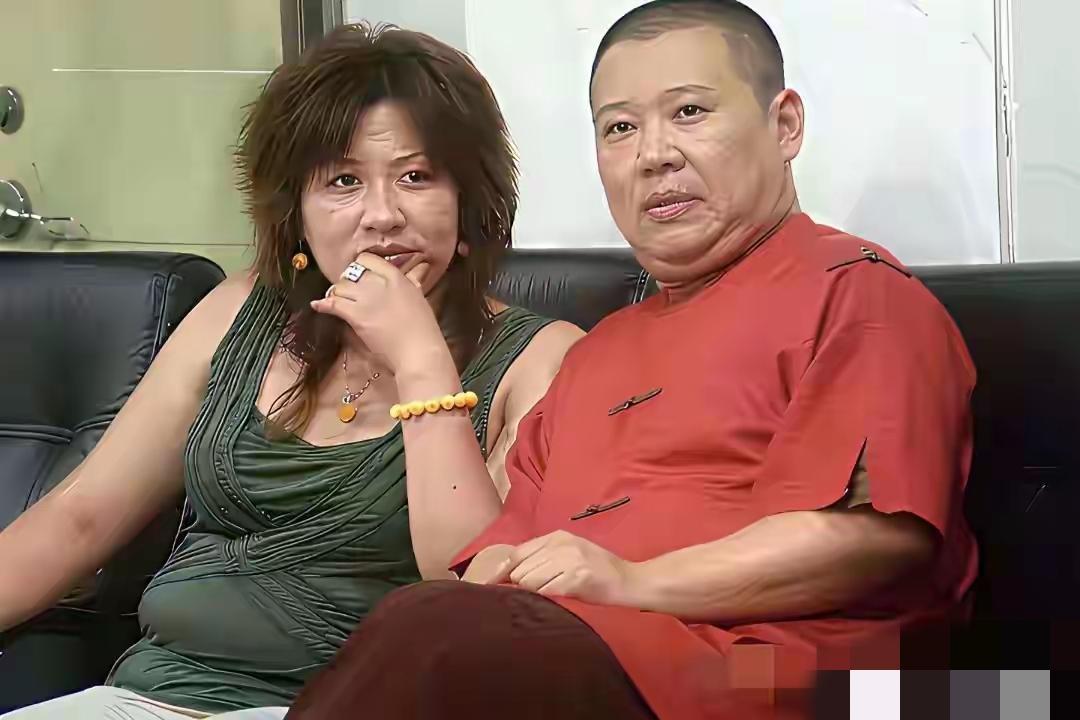 大家一看就知道这两口子是谁了，如果没有点儿真本事，走大街上，估计都没人看他们一眼