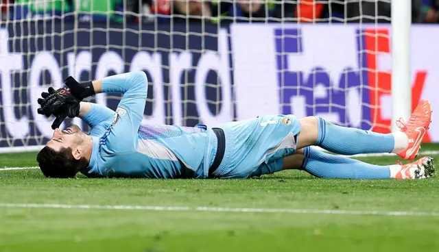 官宣！皇马门神受伤将休战6周 缺席8场 无缘欧冠两战拜仁北京时间3月19日，皇马