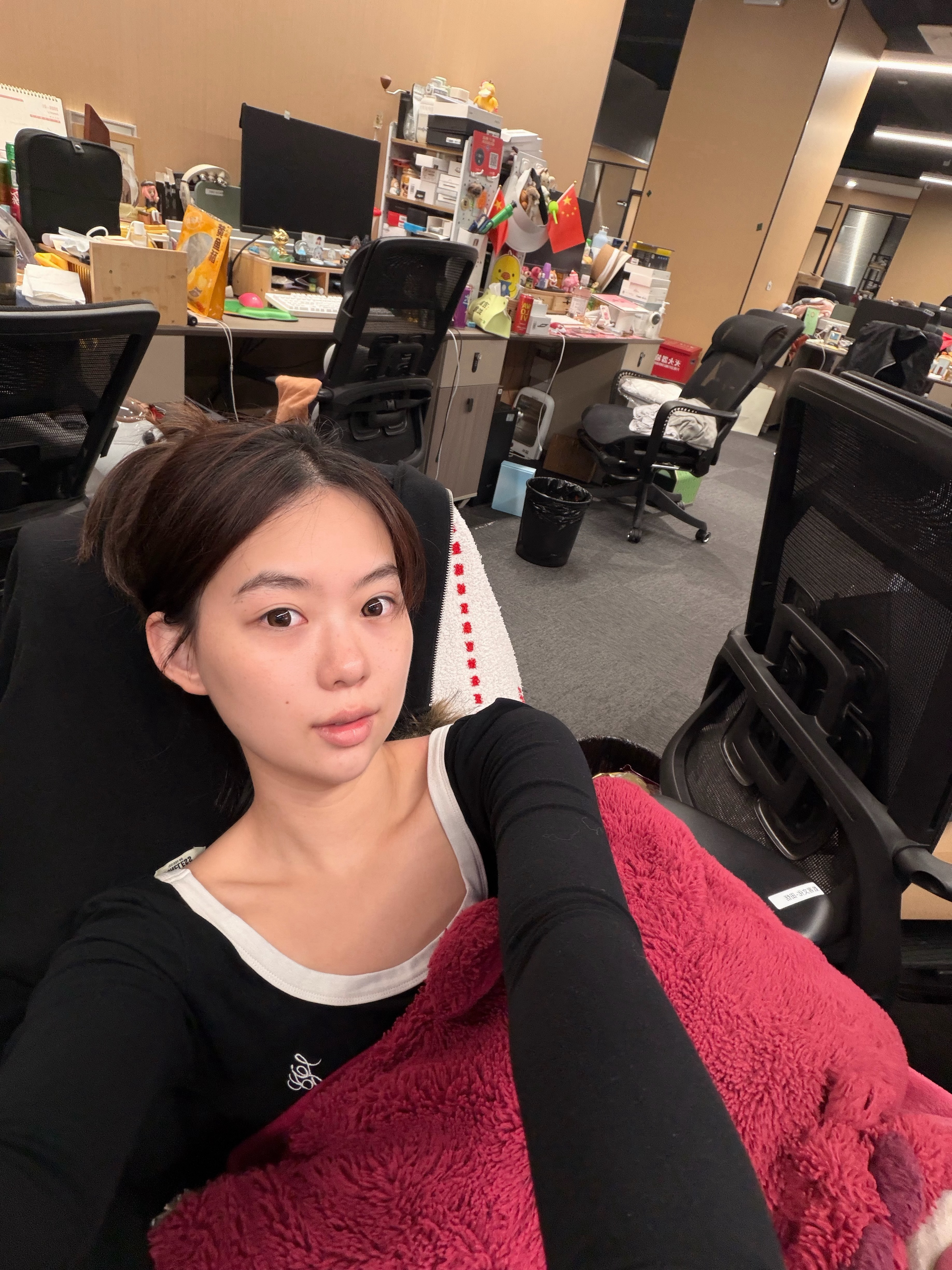 不是后天放假吗我的同事都迫不及待出去玩了 