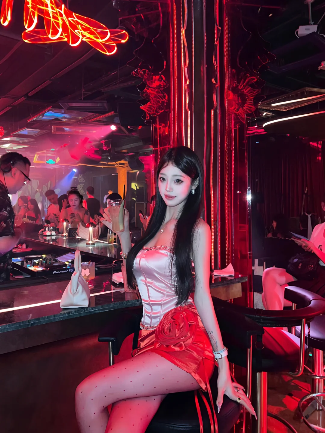 𝘊𝘩𝘦𝘦𝘳𝘴 𝘵𝘰  𝘨𝘪𝘳𝘭𝘴🥂
