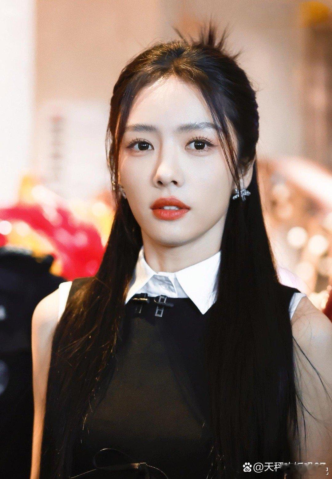 蔡文静真很美，身材又好气质优雅的女神！ 