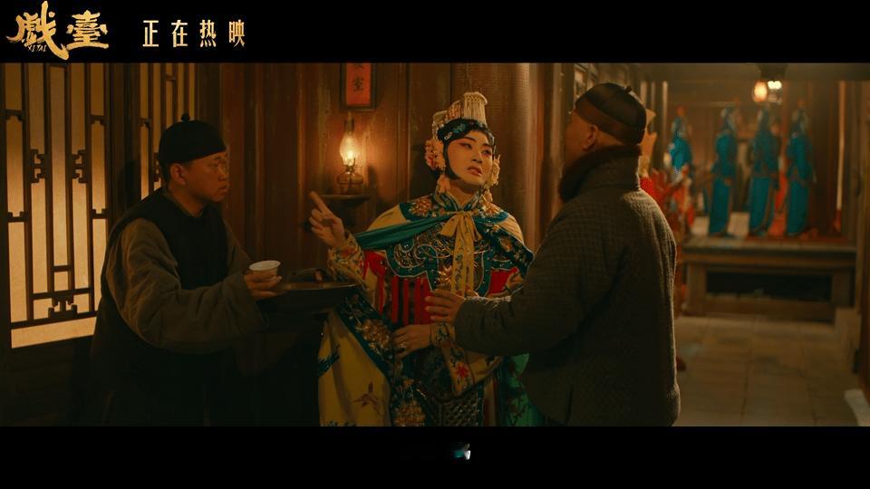 余少群在戏台小嘴淬了毒凤小桐的每句台词都在打脸娱乐圈乱象太敢了！怼得解气，守的是