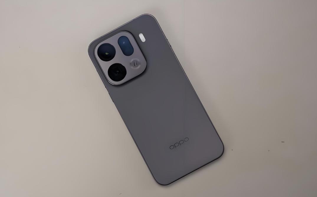 联名与高像素背后的硬实力
当下手机的核心发展赛道，绕不开处理器与拍照，而拍照正成