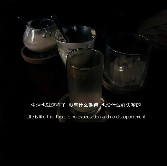 “人都会疲惫，会暗淡也会因为某个瞬间，重新爱上生活的。” ​​​