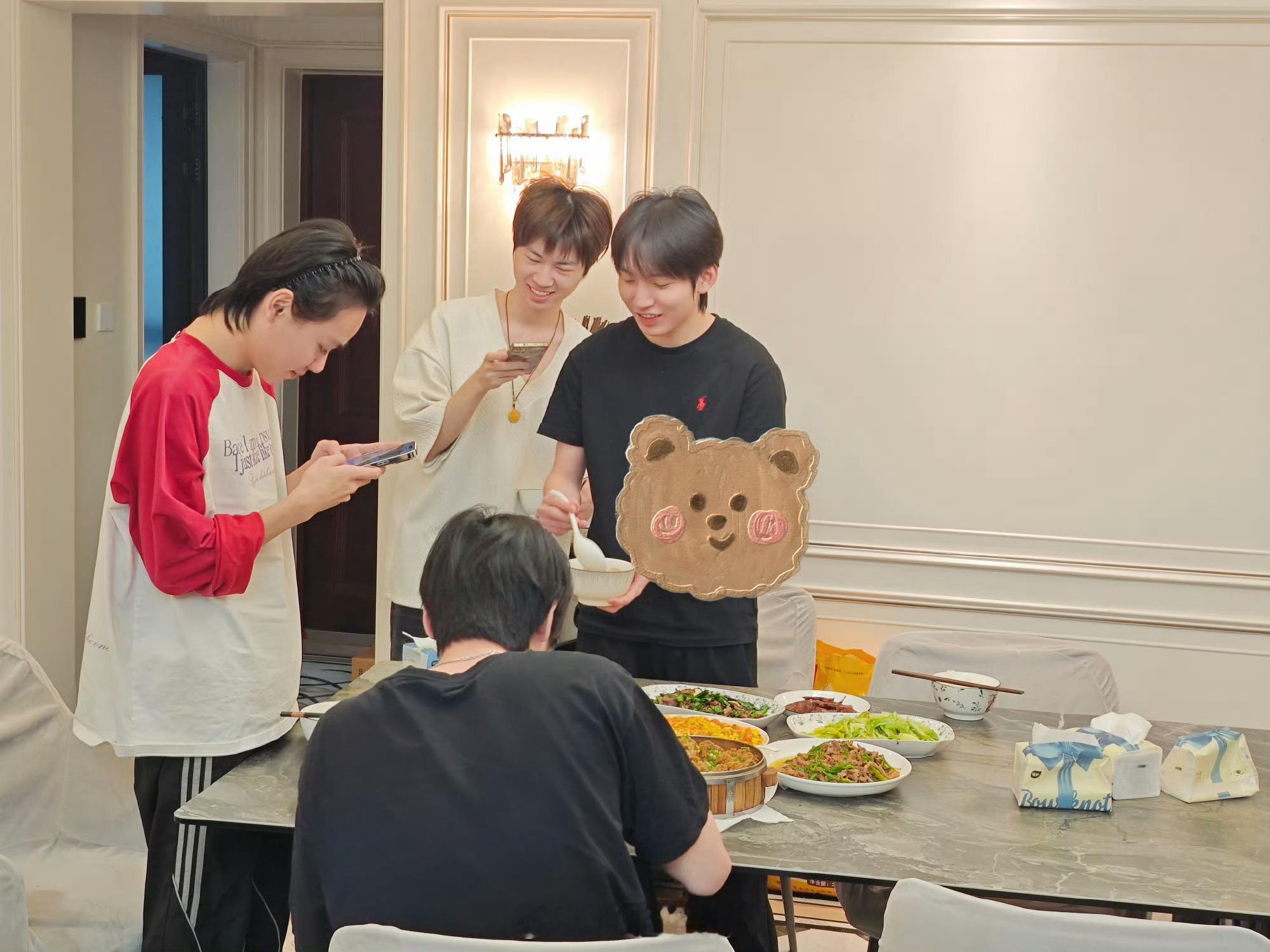 食堂阿姨还在发力！大家都多吃点～和平精英职业联赛 2026pel