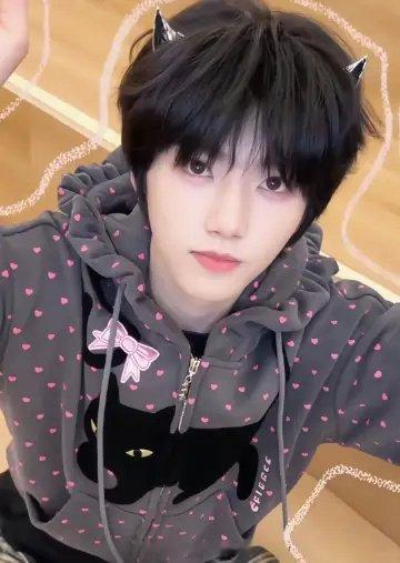 张函瑞跳sakuya进行曲张函瑞 完全就是小猫来着。 
