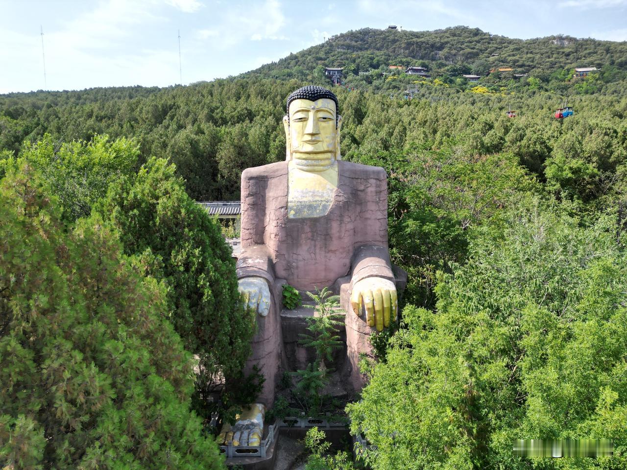 【千佛山，仿佛宋人的一幅大画】
千佛山是与趵突泉、大明湖济南三大名胜之一，济南人