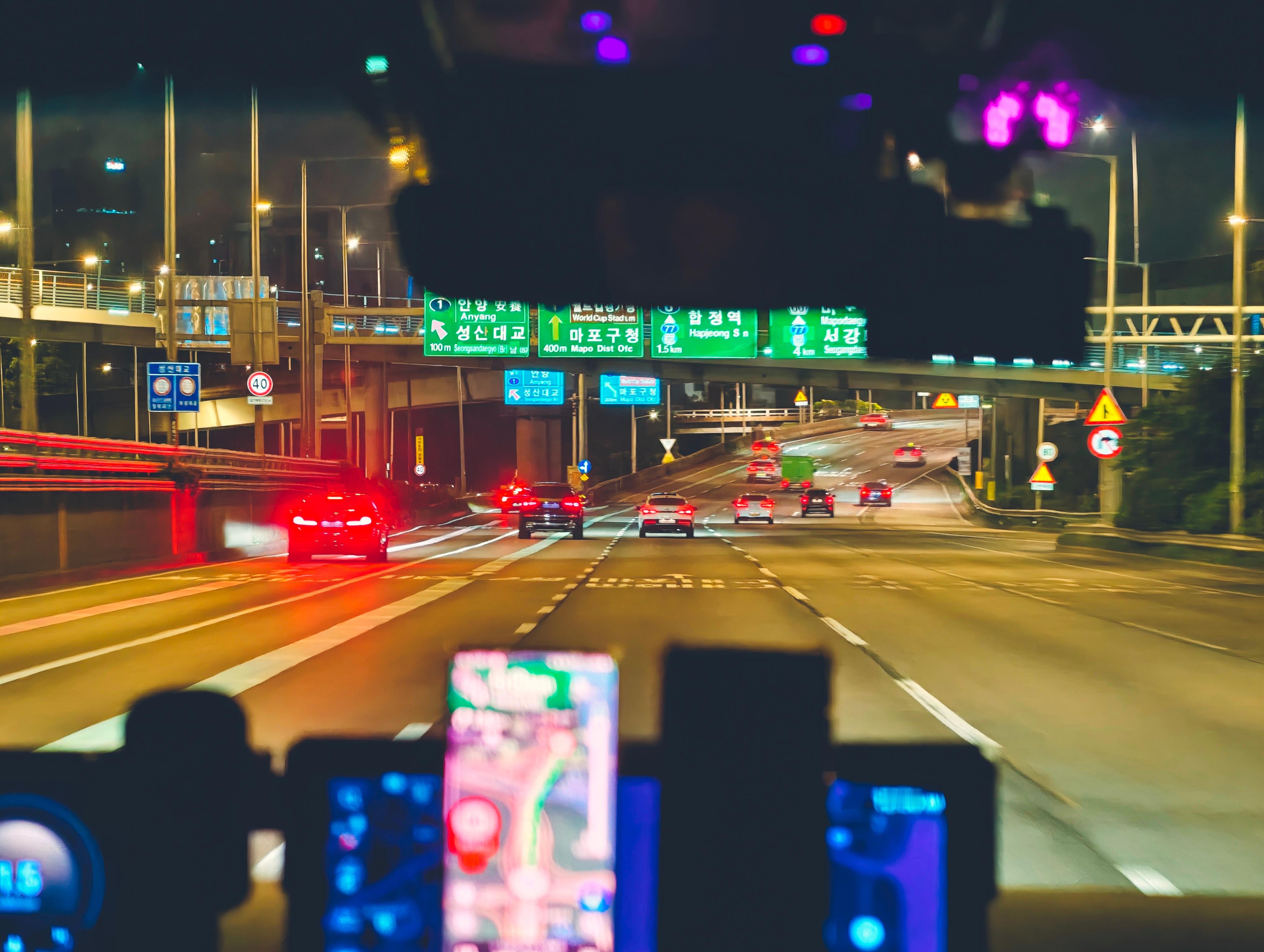 清晨俯瞰一下首尔的牛马作为亚洲乃至全世界人均消耗咖啡因最多的地区，整座城市透露着