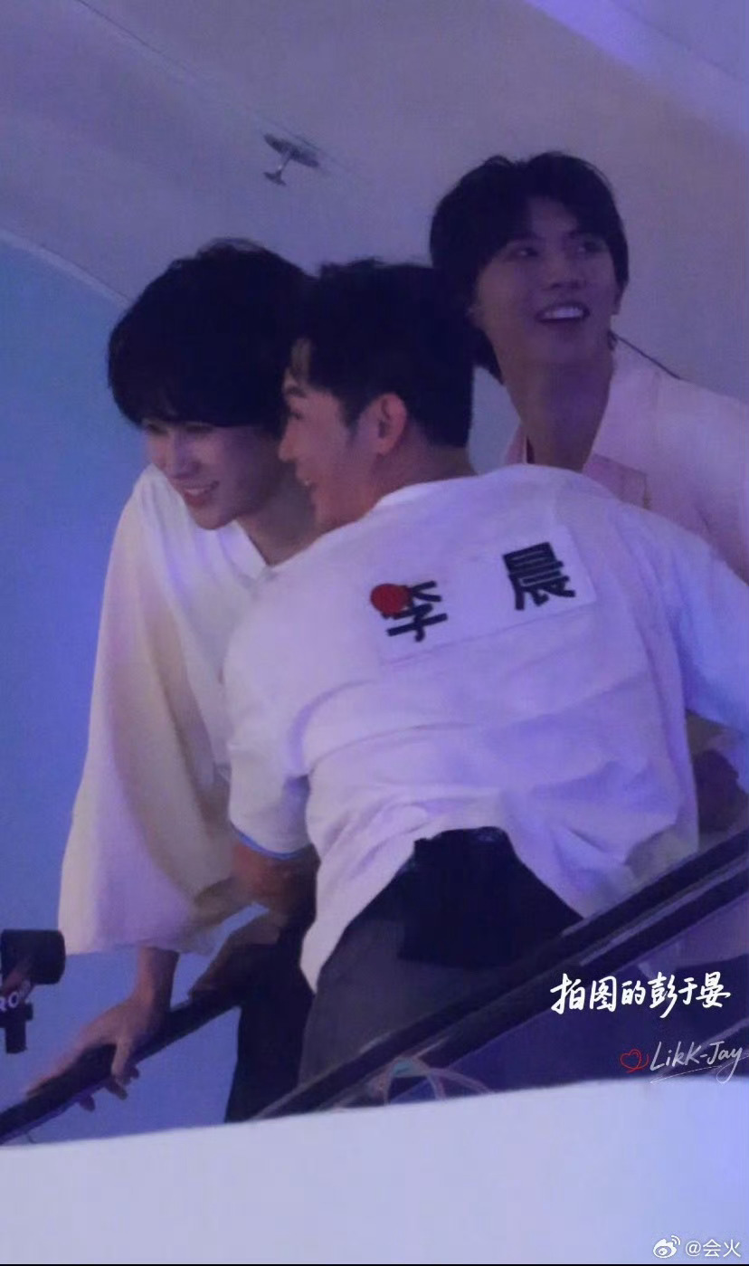 千万别被撕马嘉祺张真源被李晨抓住李晨抓住了马嘉祺张真源