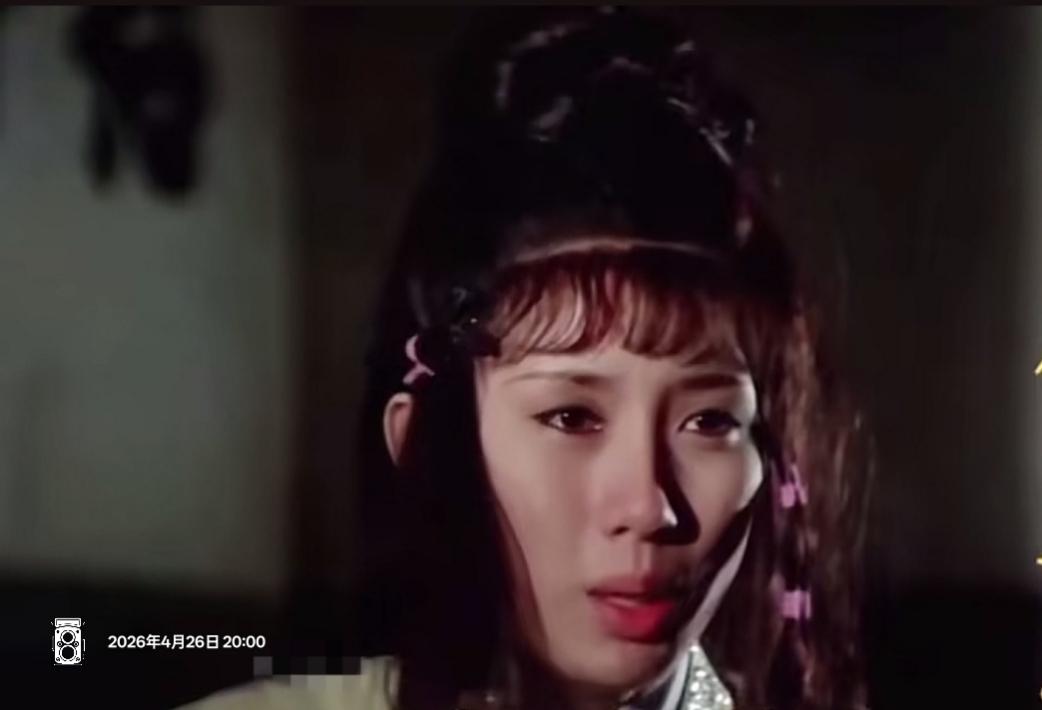 这姑娘表情好紧张啊。回忆青春，这位演员叫什么名字？看到她有想哭的吗？用一句台词算