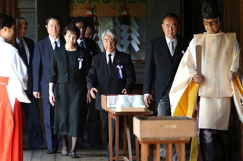 20年雷打不动“拜鬼”，高市今年却不敢去了
日本首相高市早苗，一个近20年来每逢