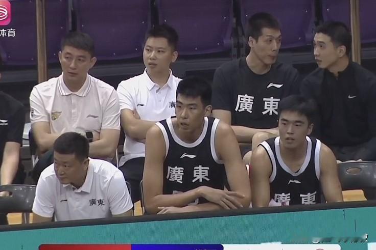 徐昕作为潜力不俗的5号位苗子提出交易，确实是广东队较为少见的情况。若最终离队，也