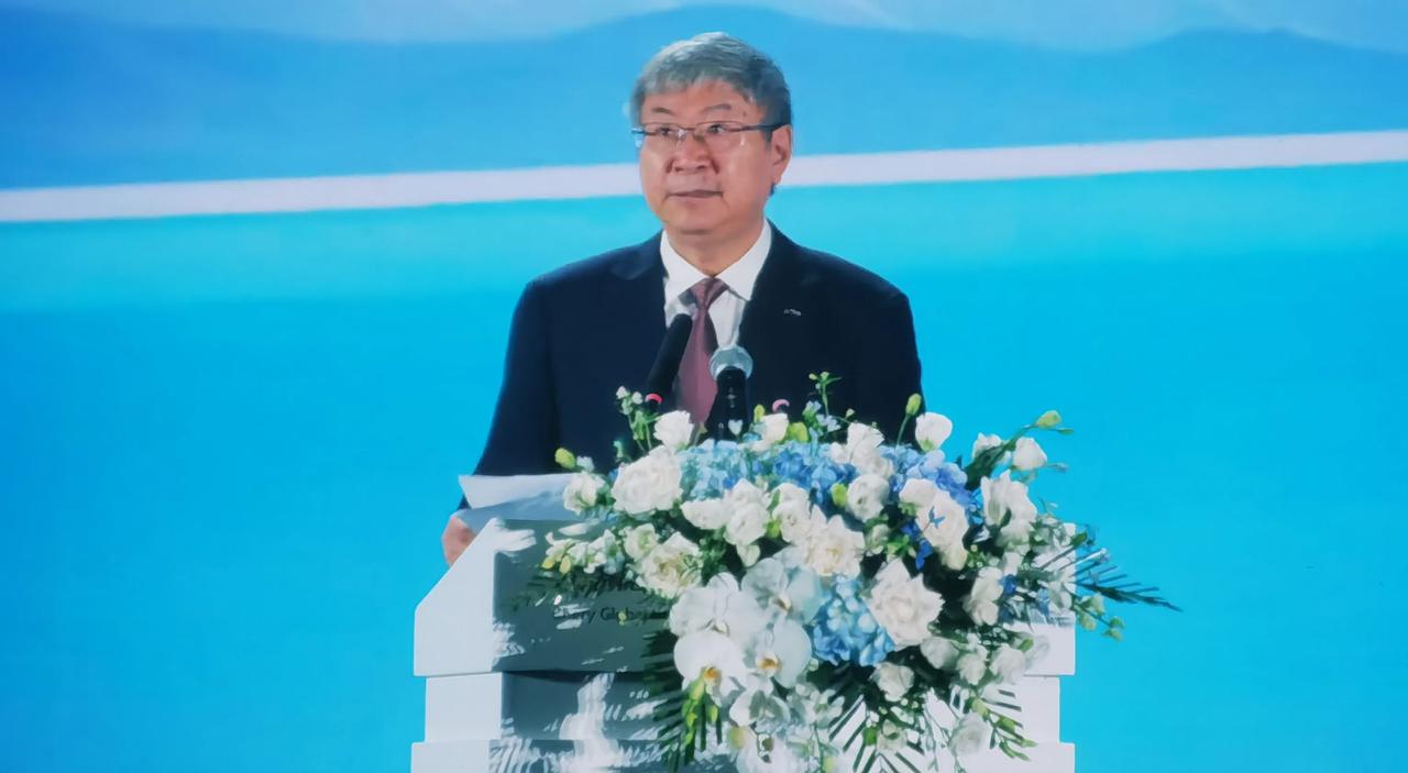 尹同跃扬眉吐气地说：奇瑞终于丢掉了“起了个大早，赶了个晚集”的帽子，成了“起了个