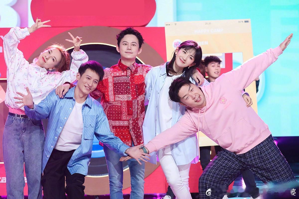 何炅维嘉 今夕是何年青春不老，青春永远不会老，眼泪不争气地在眼圈里打转了 