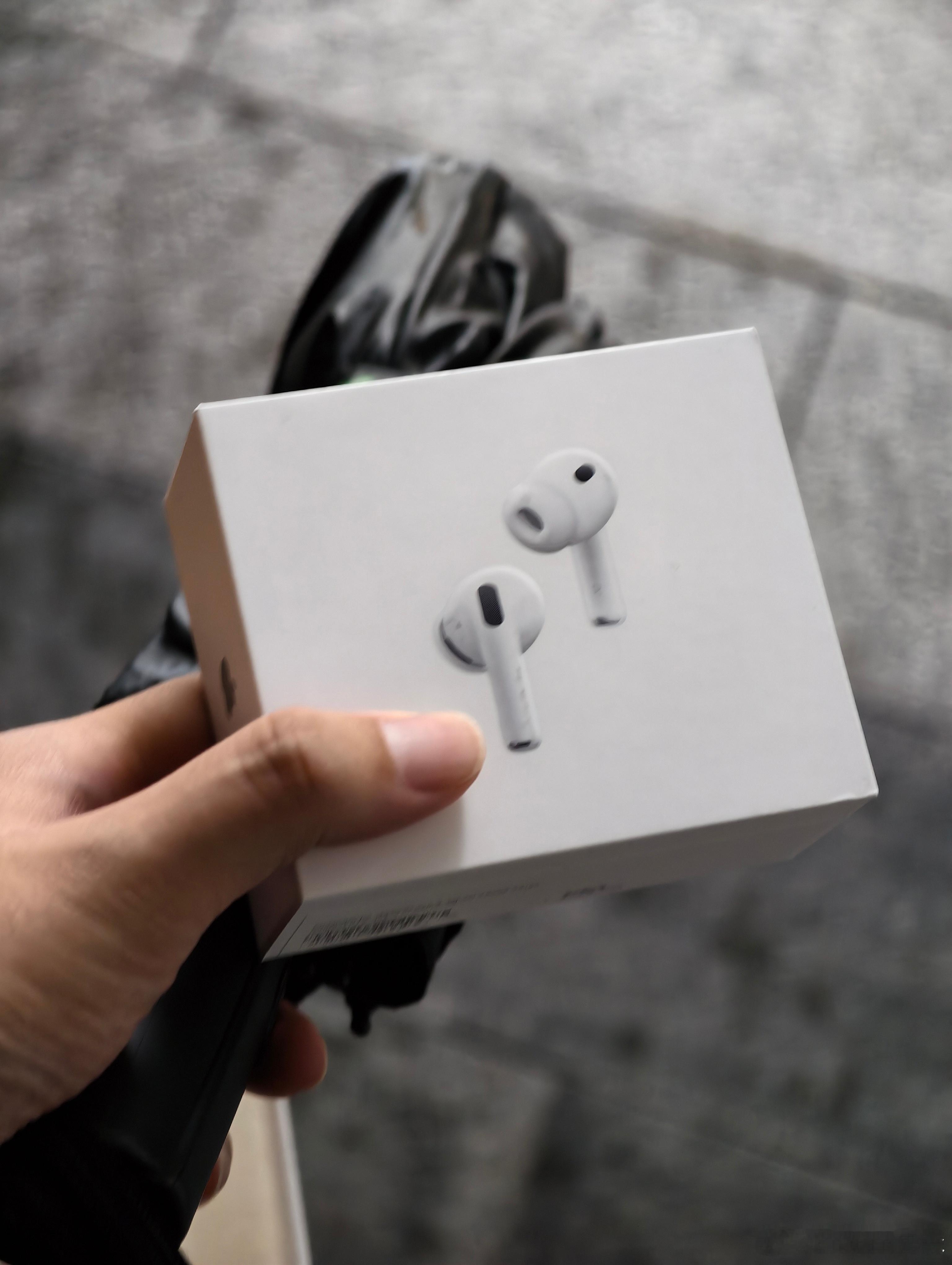 我估计全青岛就我一个首发买AirPods Pro 3的[笑cry] ​​​
