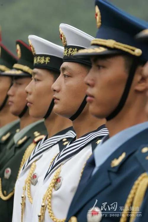 #军人也是人，面对生死军人害怕吗？#军人非草木都是血肉之躯。初上战场的人没有不害